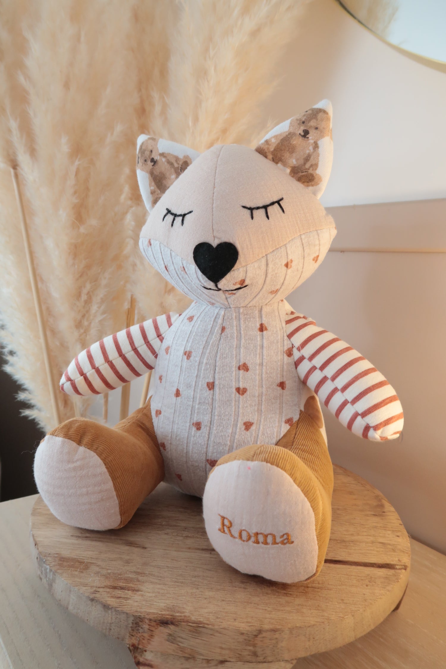 doudou souvenir renard réalisé a partir de vêtements d'enfant upcyclés dans l'atelier petit chene en haute vienne