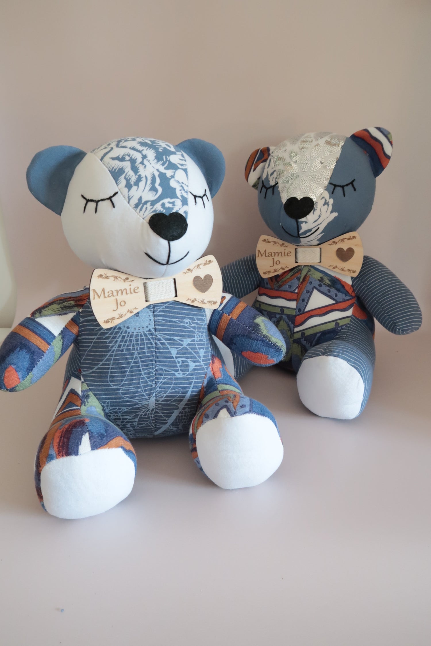 deux doudous souvenirs de forme ourson en l'honneur d'une grand mère décédée