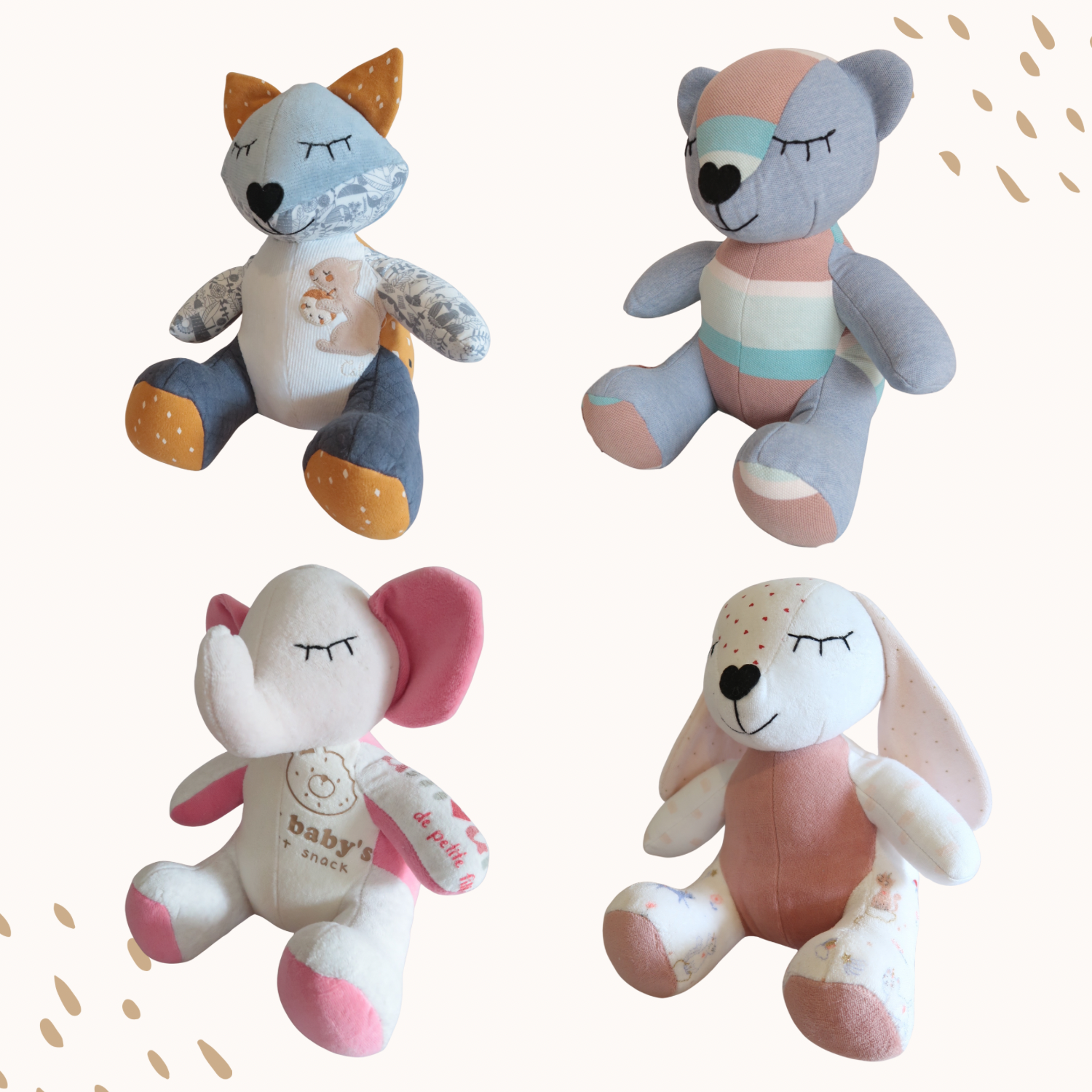 Quatre modèles de Doudous Souvenirs Petit Chêne – renard, ourson, éléphant et lapin – réalisés à la main à partir de vêtements personnalisés.